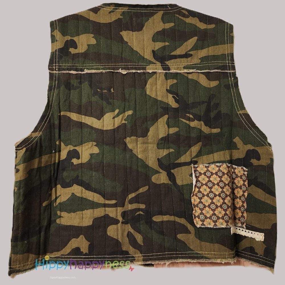 POL Clothing Camo Patchwork Vest Size SML NWT - Picture 3 of 11